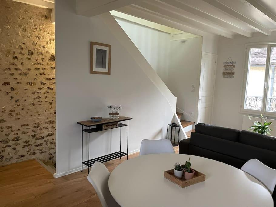 Tiny Paradise - 2 Bedrooms Apartment Montigny-sur-Loing 외부 사진